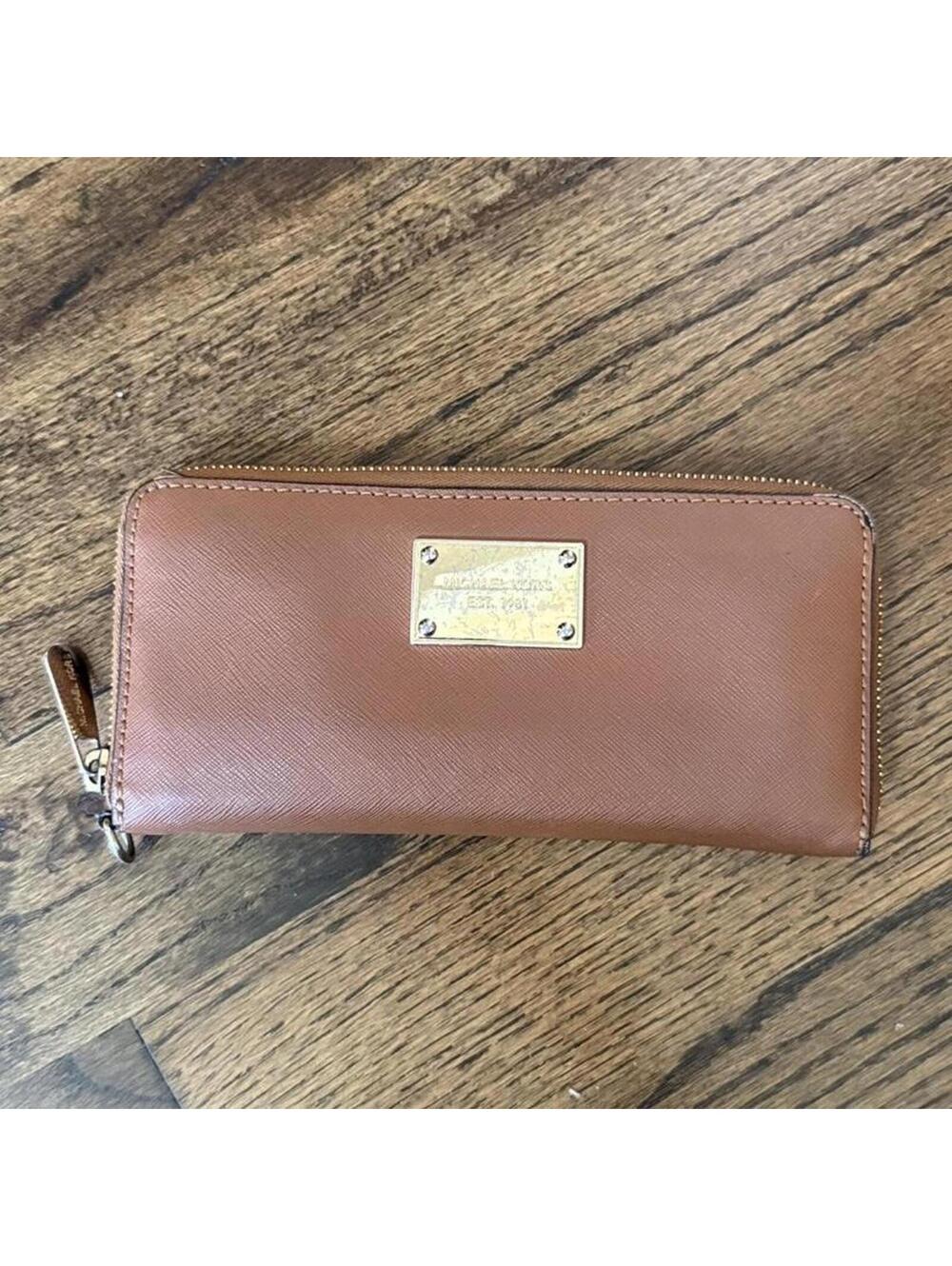 👛 Michael Kors Jet Set Travel Continental Wallet – Brown Saffiano Leather
